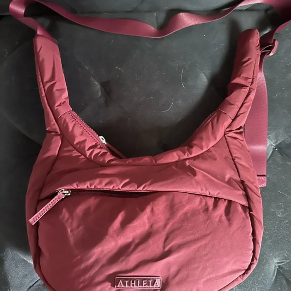 Athleta All About Small Crossbody Hobo Bag in Redwood - Picture 4 of 10